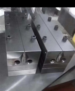 口罩熔噴絲模具